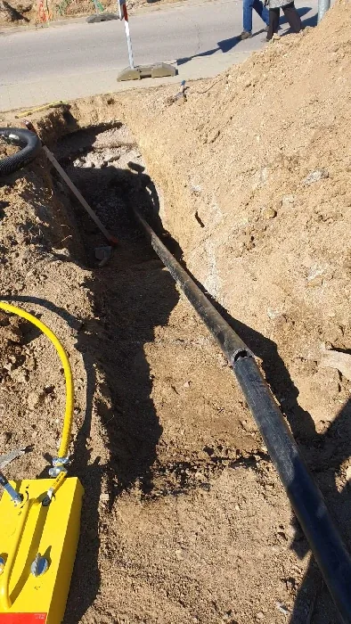 Bezvýkopový neriadený pretlak chráničky pod cestou bez narušenia povrchu